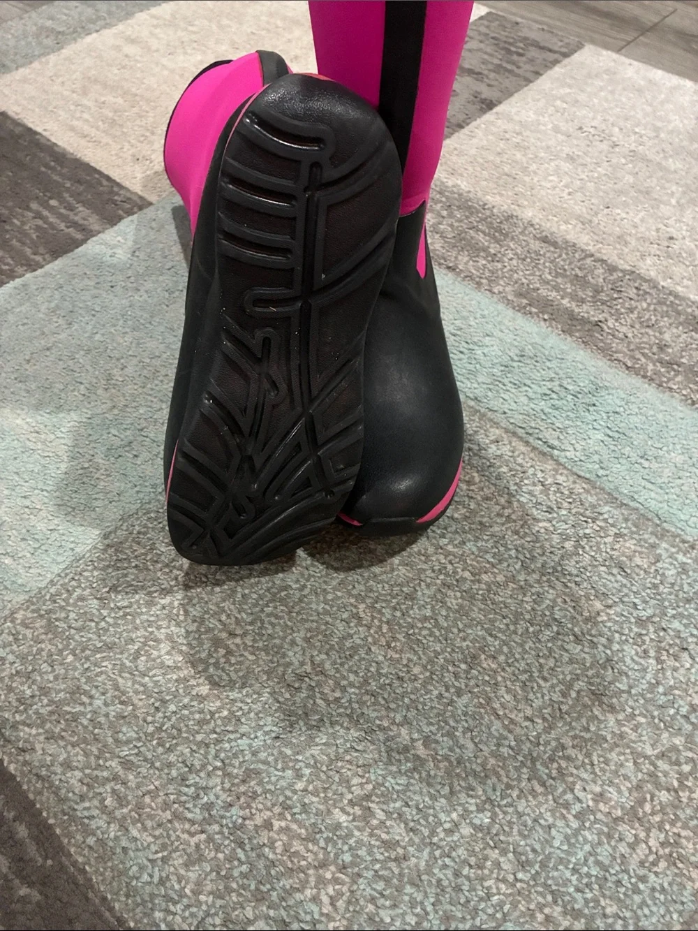 Muck Boot Women's Pink and Black Tall Waterproof Boot please see all photos